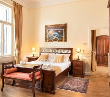 OPATIJA, CENTAR, GOSPODSKI STAN PRVI RED DO MORA SA PARKINGOM - cover