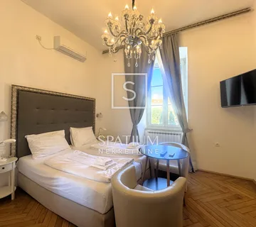 CENTAR, STAN S DVIJE STAMBENE JEDINICE - cover