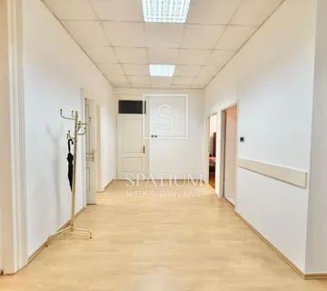 RIJEKA, STAN U STROGOM CENTRU GRADA - cover