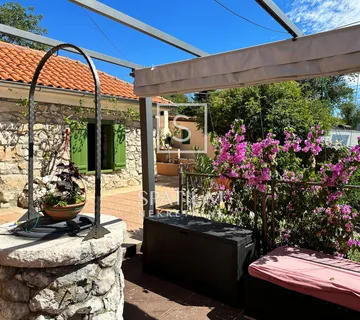 KRALJEVICA, KUĆA SA DVA STANA I VELIKOM OKUĆNICOM - cover