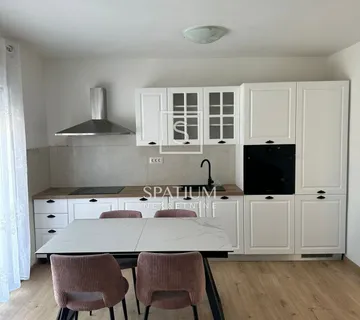 VIŠKOVO, NOVOUREĐENI STAN ZA DUGOROČNI NAJAM S 2 PARKIRNA MJESTA - cover