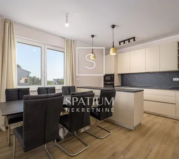 POREČ, TROSOBAN STAN NA ATRAKTIVNOJ LOKACIJI - cover