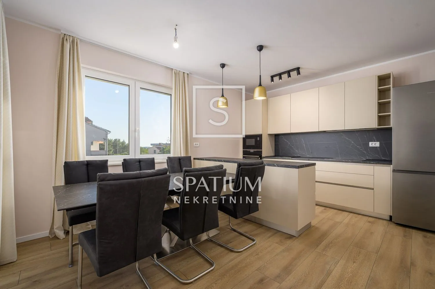 POREČ, TROSOBAN STAN NA ATRAKTIVNOJ LOKACIJI - cover