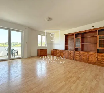 PULA, JEDNOSOBAN STAN SA BALKONOM NA ODLIČNOJ LOKACIJI - IMA UPORABNU DOZVOLU - cover