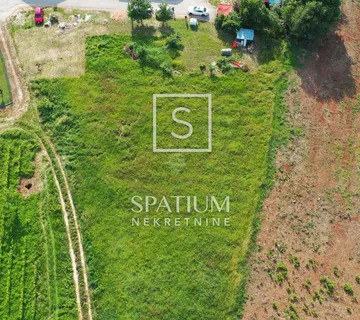 POREČ, GRAĐEVINSKO ZEMLJIŠTE PRAVILNOG OBLIKA - cover