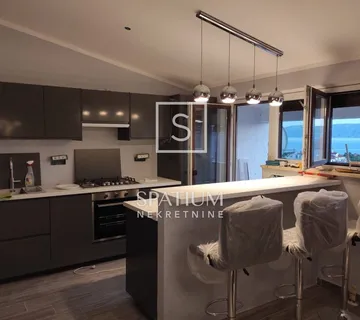 NOVI VINODOLSKI, CENTAR, STAN S PARKINGOM - cover