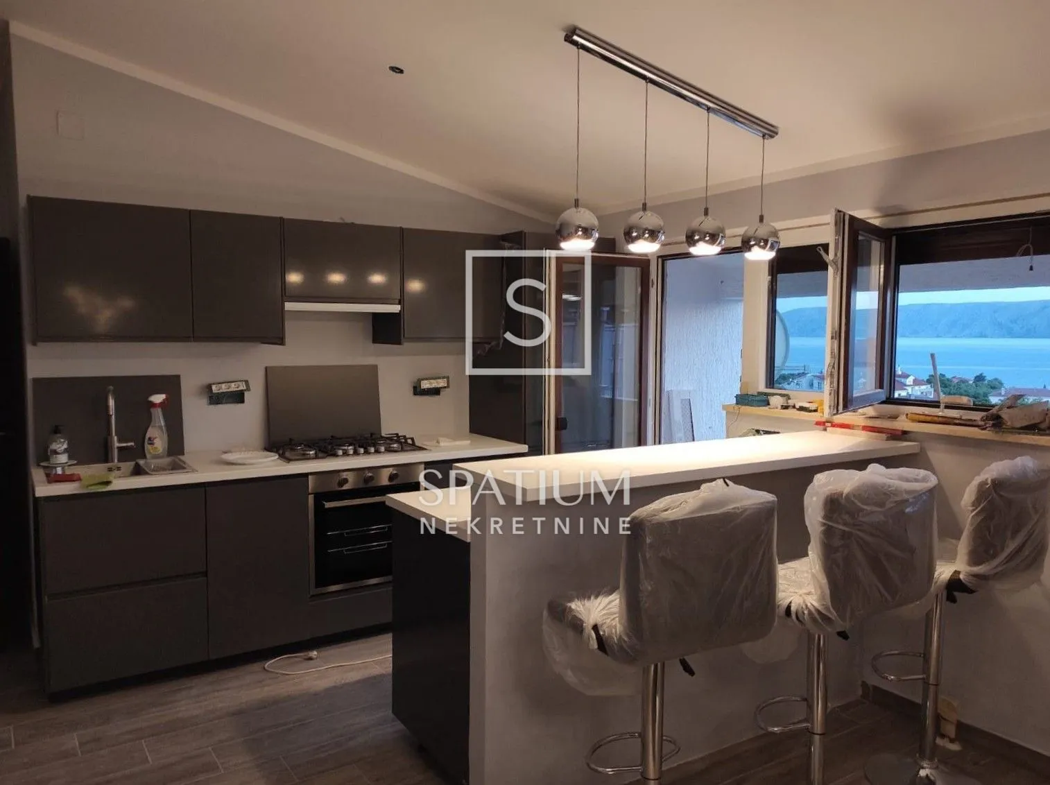 NOVI VINODOLSKI, CENTAR, STAN S PARKINGOM - cover