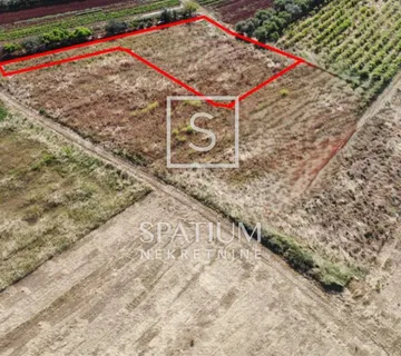 KAŠTELIR, GRAĐEVINSKO ZEMLJIŠTE SA PRAVOMOĆNOM GRAĐEVINSKOM DOZVOLOM I PANORAMSKIM POGLEDOM NA MORE - cover