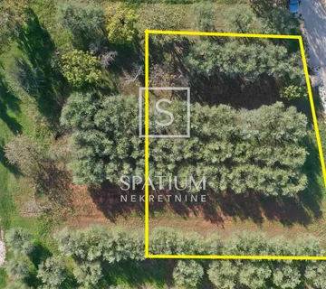 POREČ, GRAĐEVINSKO ZEMLJIŠTE U MIRNOM OKRUŽENJU BLIZU MORA - cover