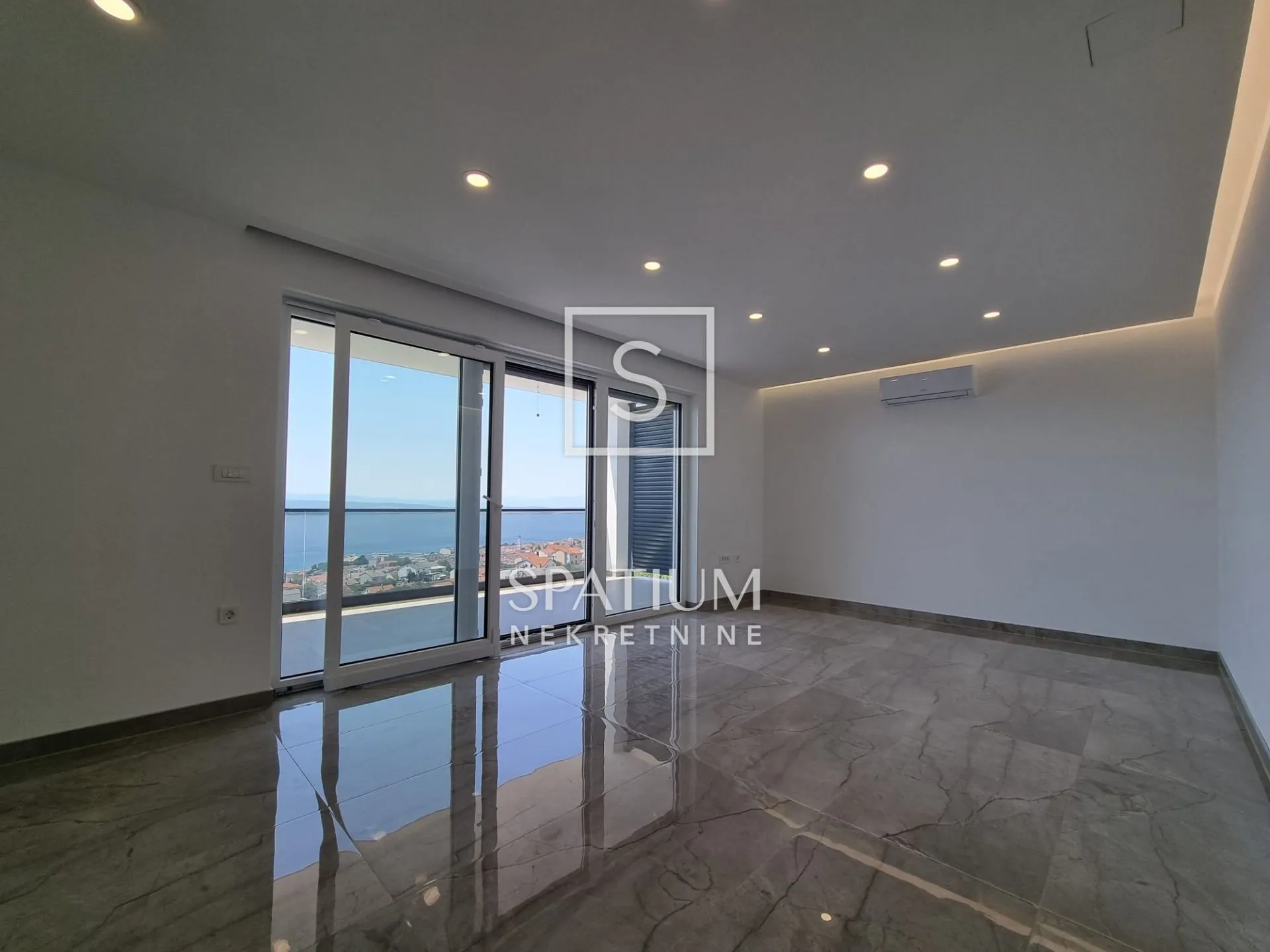 CRIKVENICA, STAN U NOVOGRADNJI S LIJEPIM POGLEDOM NA MORE - cover