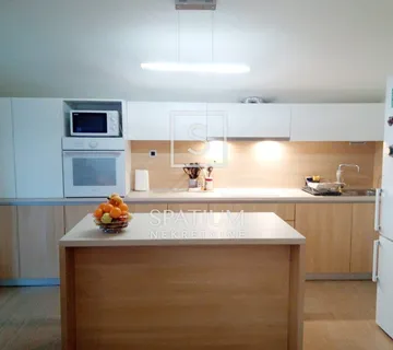 VIŠKOVO, GORNJI SROKI, TROSOBAN STAN S OKUĆNICOM - cover