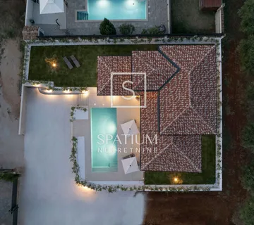 POREČ, KAMENA NOVOGRADNJA S GRIJANIM BAZENOM  - cover