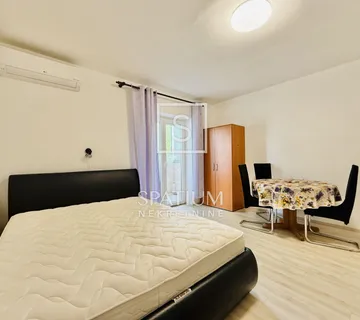 KRALJEVICA, GARSONIJERA 50 M OD MORA - cover