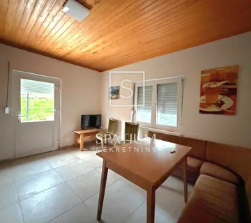 NOVI VINODOLSKI, PROSTRANI STAN ZA DUGOROČAN NAJAM - cover