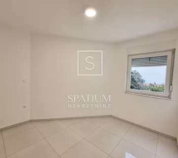 CRIKVENICA, NOVOGRADNJA, STAN BLZU MORA - cover