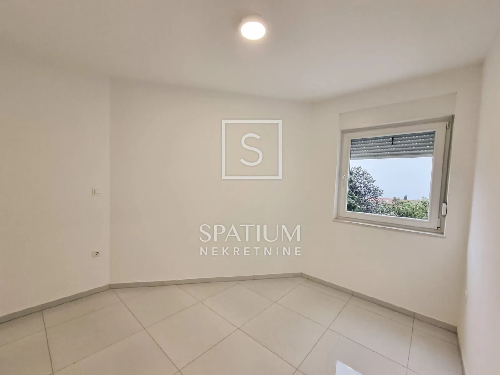 CRIKVENICA, NOVOGRADNJA, STAN BLZU MORA - cover