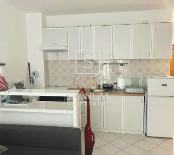 DRAMALJ, GARSONIJERA U PRIZEMLJU SA POGLEDOM - cover