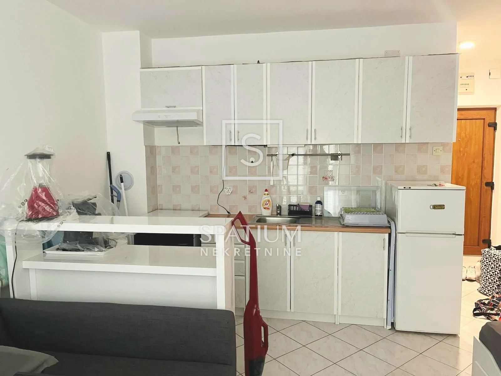 DRAMALJ, GARSONIJERA U PRIZEMLJU SA POGLEDOM - cover