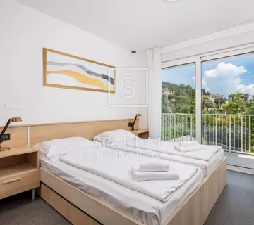 IČIĆI, APARTMAN U BLIZINI MORA S BAZENOM I PARKINGOM - cover