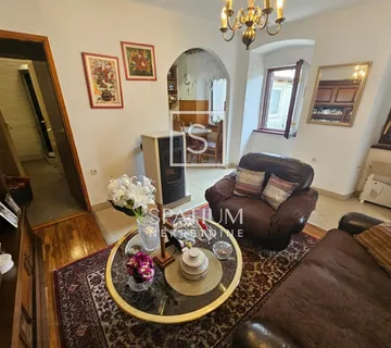 ŠKRLJEVO, SAMO U NAŠOJ PONUDI, DVIJE KUĆE SA GARAŽOM  - cover