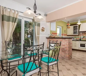 DRAMALJ, VILA S MEDITERANSKIM VRTOM BLIZU MORA - cover