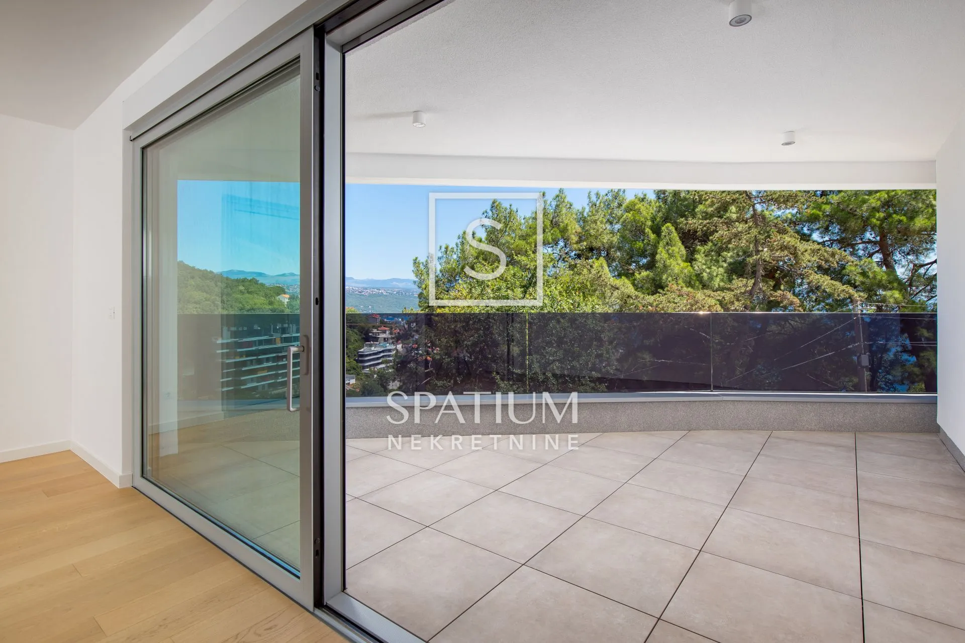 OPATIJA, ODLIČAN STAN U NOVOGRADNJI S POGLEDOM NA MORE - cover