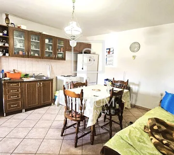 DRENOVA, KUĆA S GRAĐEVINSKIM ZEMLJIŠTEM - cover