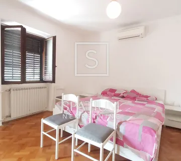 LABIN, KAMENA KUĆA NA MIRNOJ LOKACIJI - cover