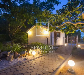 ANTONCI, VILA U BLIZINI MORA  - cover