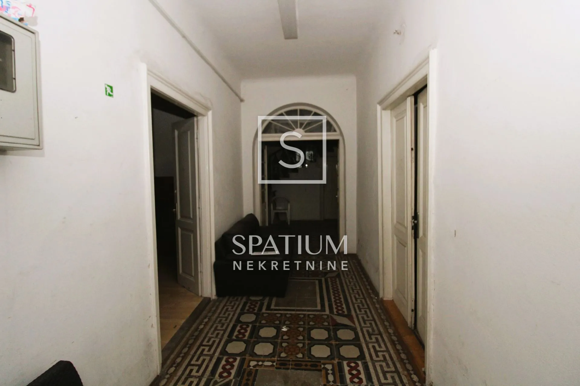 ČAVLE, KUĆA S POTENCIJALOM U SAMOM CENTRU - cover