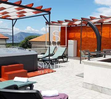 OTOK KRK, PINEZIĆI, KAMENA KUĆA S GRIJANIM BAZENOM I JACUZZIJEM - cover