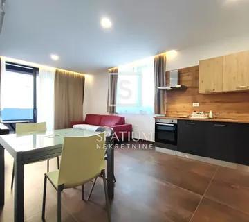 MEDULIN, JEDNOSOBAN STAN NA PRVOM KATU NOVOGRADNJE 100M OD MORA - cover