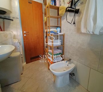CRIKVENICA, STAN SA POGLEDOM NA MORE - cover