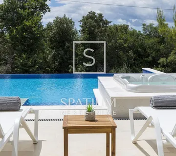 LABIN, LUKSUZNA VILA S WELLNESSOM I POGLEDOM NA MORE - cover