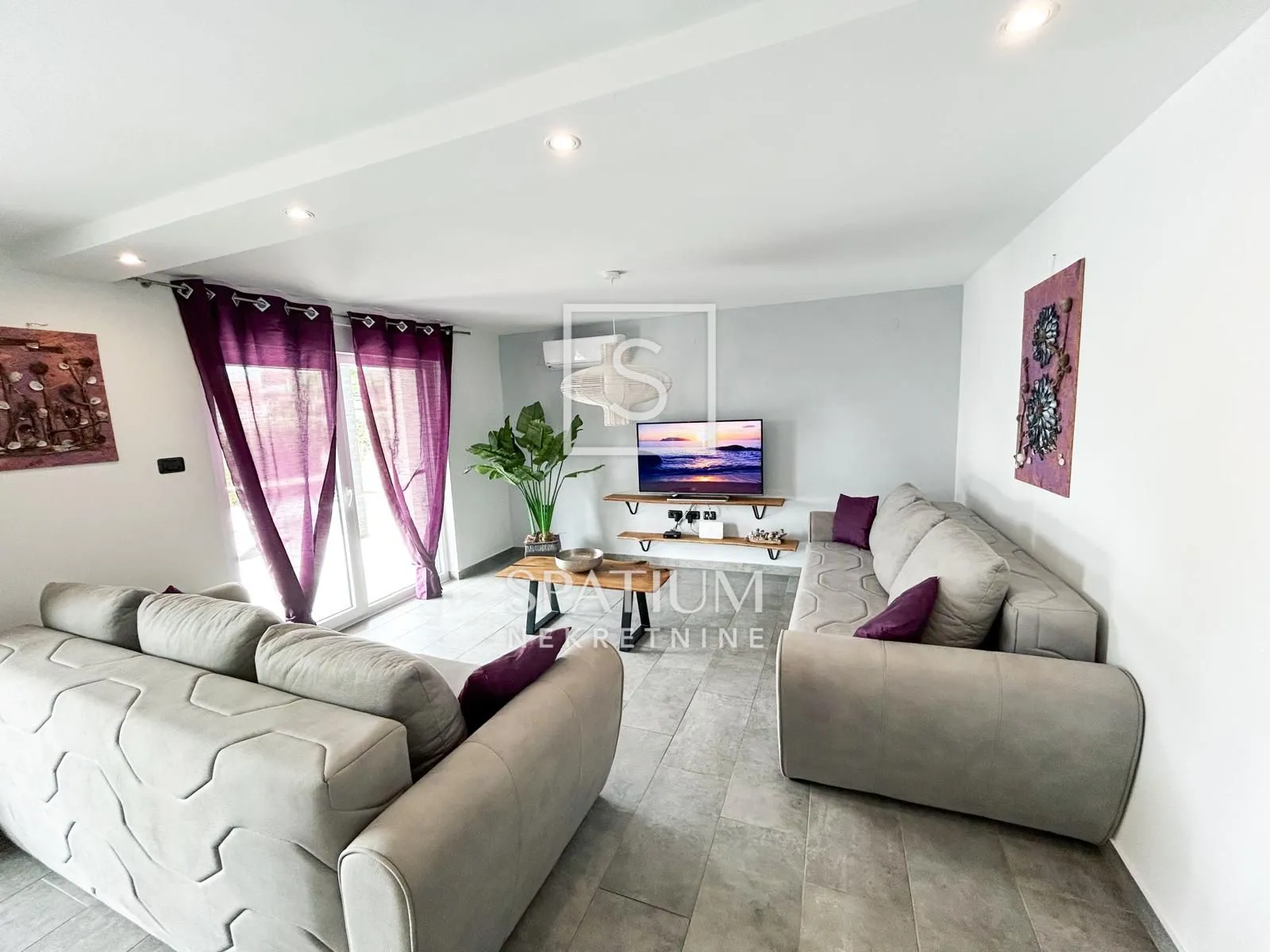 MEDULIN, MODERNA VILA S BAZENOM NA ATRAKTIVNOJ LOKACIJI - cover