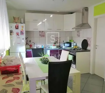 NOVI VINODOLSKI, STAN BLIZU CENTRA I MORA - cover