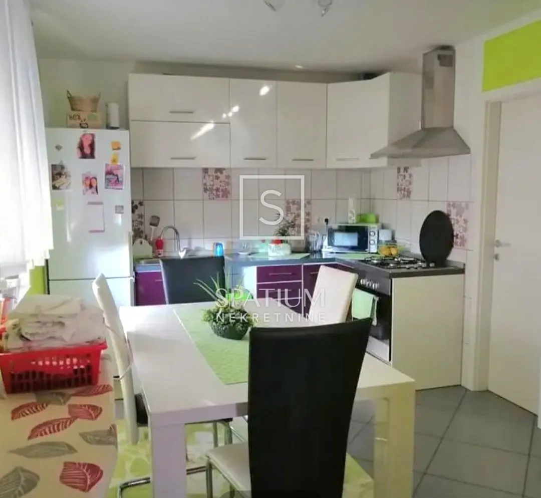 NOVI VINODOLSKI, STAN BLIZU CENTRA I MORA - cover