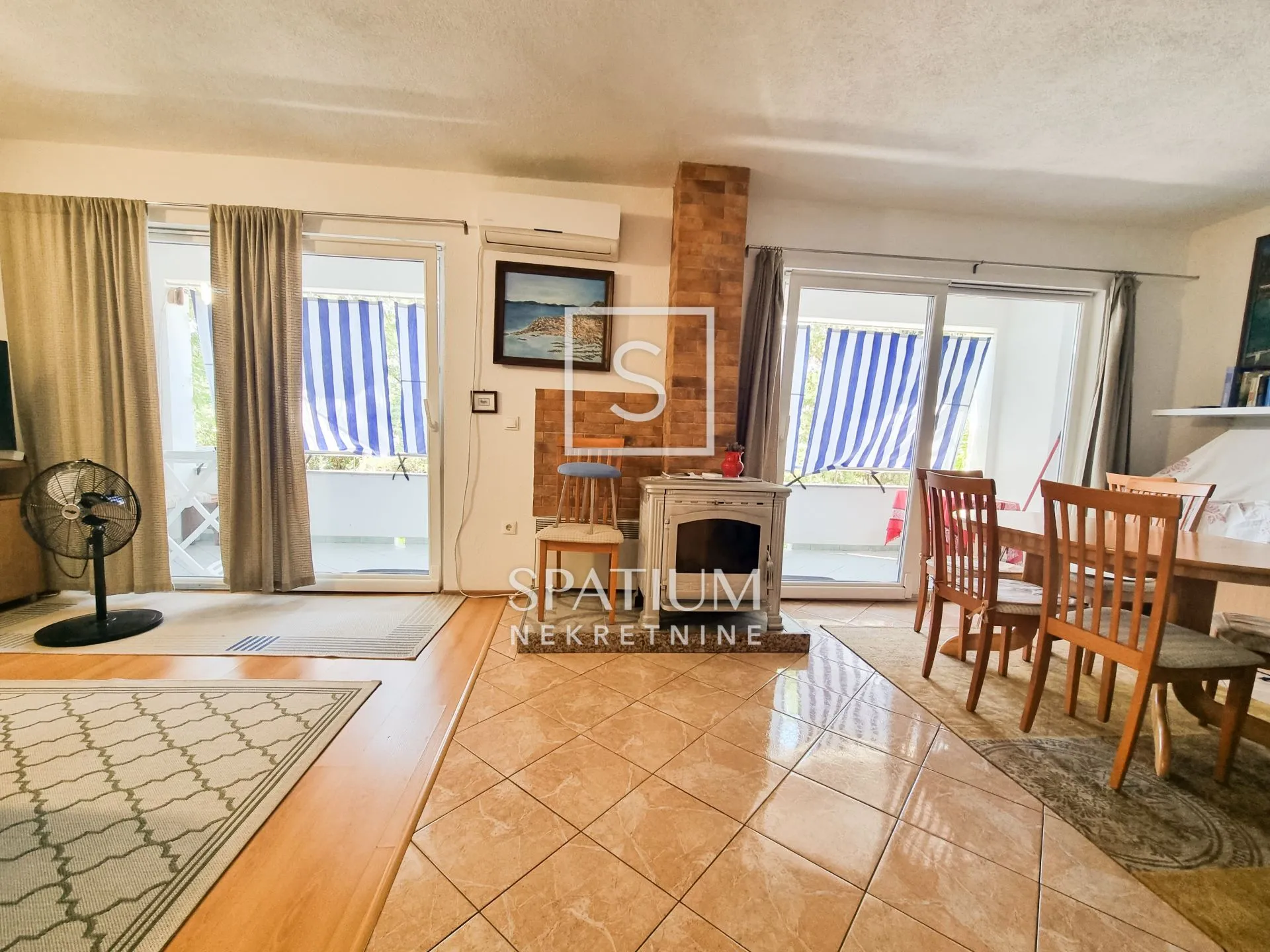 NOVI VINODOLSKI, APARTMANSKA KUĆA 50 METARA OD MORA - cover