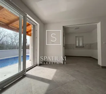 JADRANOVO, DVOJNA KUĆA S BAZENOM NA MIRNOJ LOKACIJI - cover