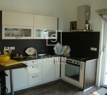 Novi Vinodolski, Apartmanska Kuća 40m Od Plaže