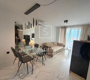 Crikvenica, Kuća S Četiri Apartmana I Bazenom