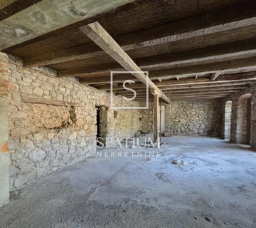 HRELJIN, KUĆA S OKUĆNICOM NA ODLIČNOJ LOKACIJI - cover