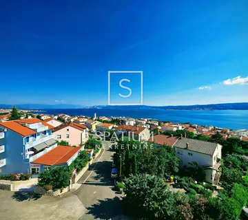 CRIKVENICA, STAN S BALKONOM, PRVI RED DO MORA - cover