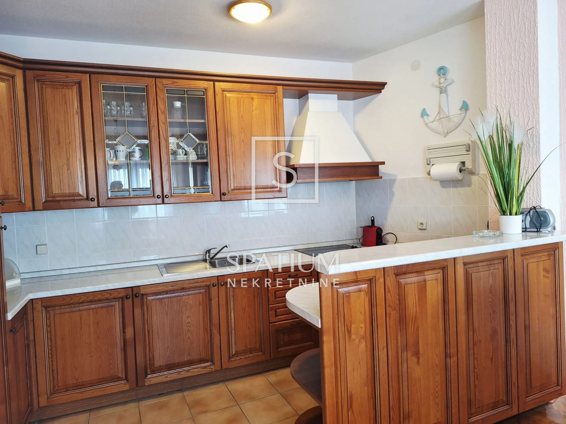 CRIKVENICA, STAN S POGLEDOM NA MORE - cover