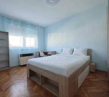 Osijek, Retfala, Kuća S Pomoćnom Zgradom U Dvorištu
