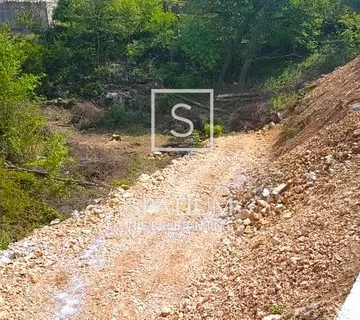 VIŠKOVO, GRAĐEVINSKO ZEMLJIŠTE U BLIZINI CENTRA - cover