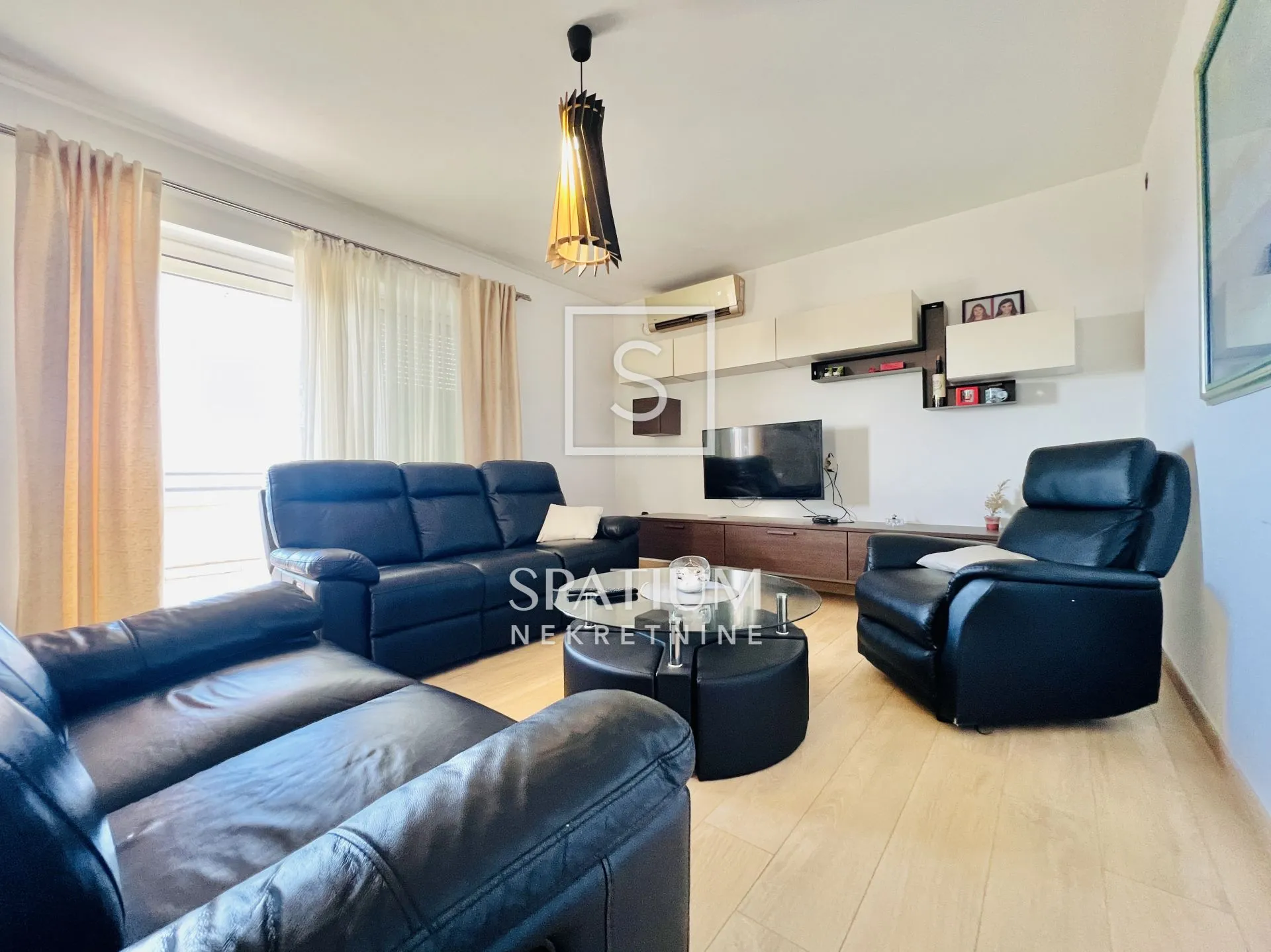 NOVI VINODOLSKI, STAN S BAZENOM I POGLEDOM NA MORE - cover