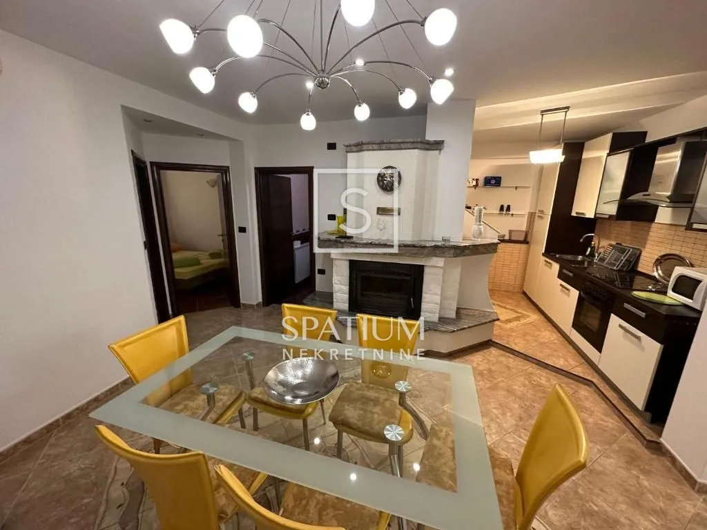 NOVI VINODOLSKI, SAMOSTOJEĆA KUĆA S TRI STANA - cover