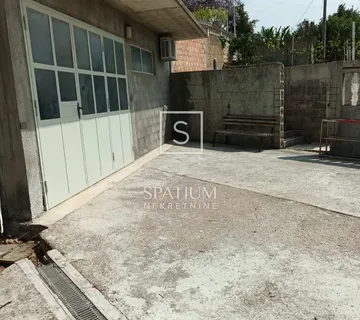 GRIŽANE, GARAŽA S VELIKOM OKUĆNICOM - cover