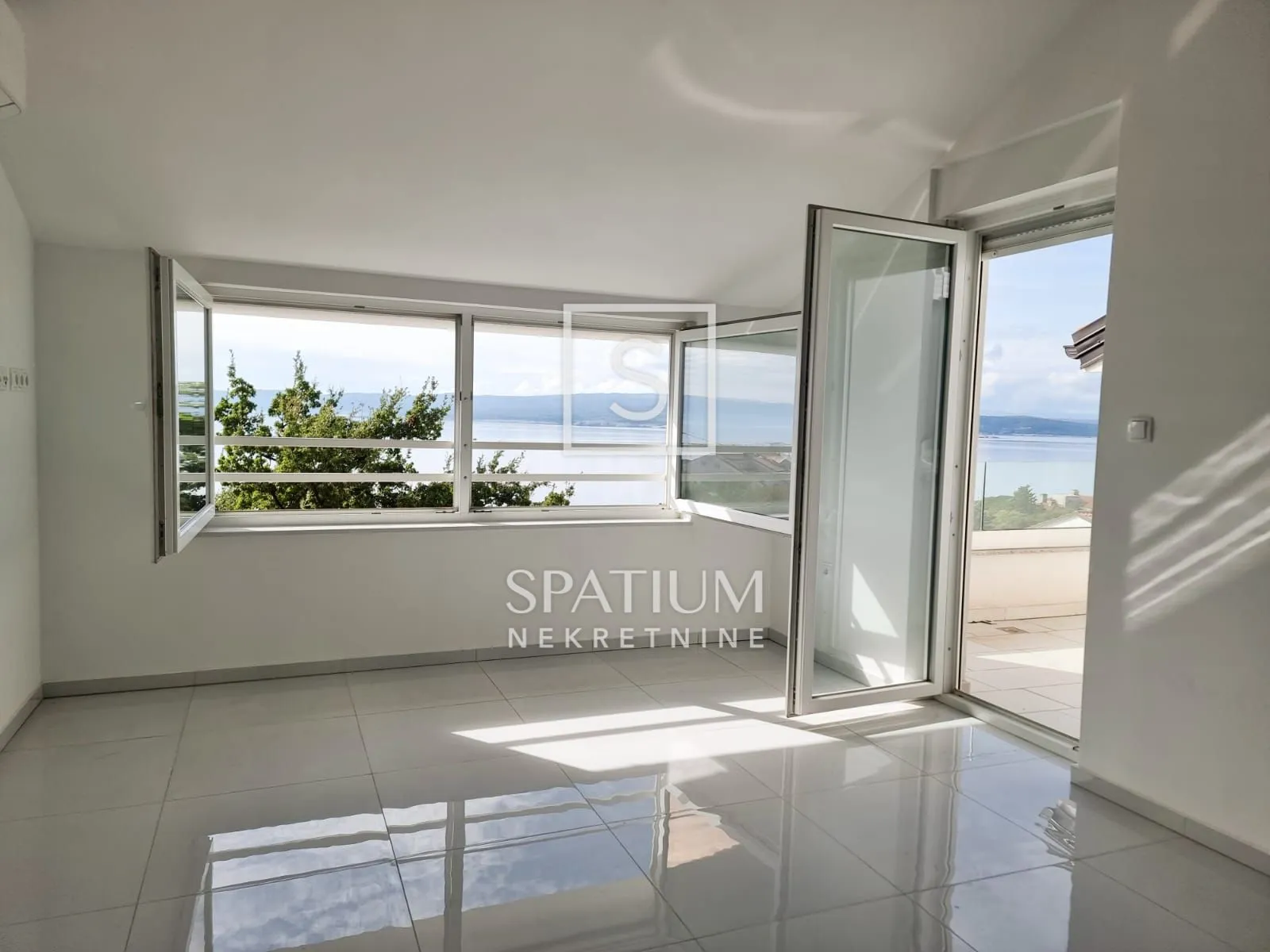 CRIKVENICA, SELCE, STAN U NOVOGRADNJI BLIZU MORA - cover